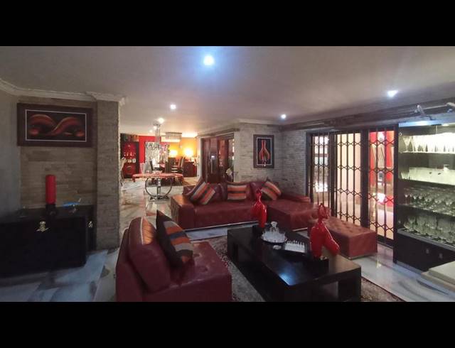 7 BEDROOM HOUSE FOR SALE IN RASLOUW